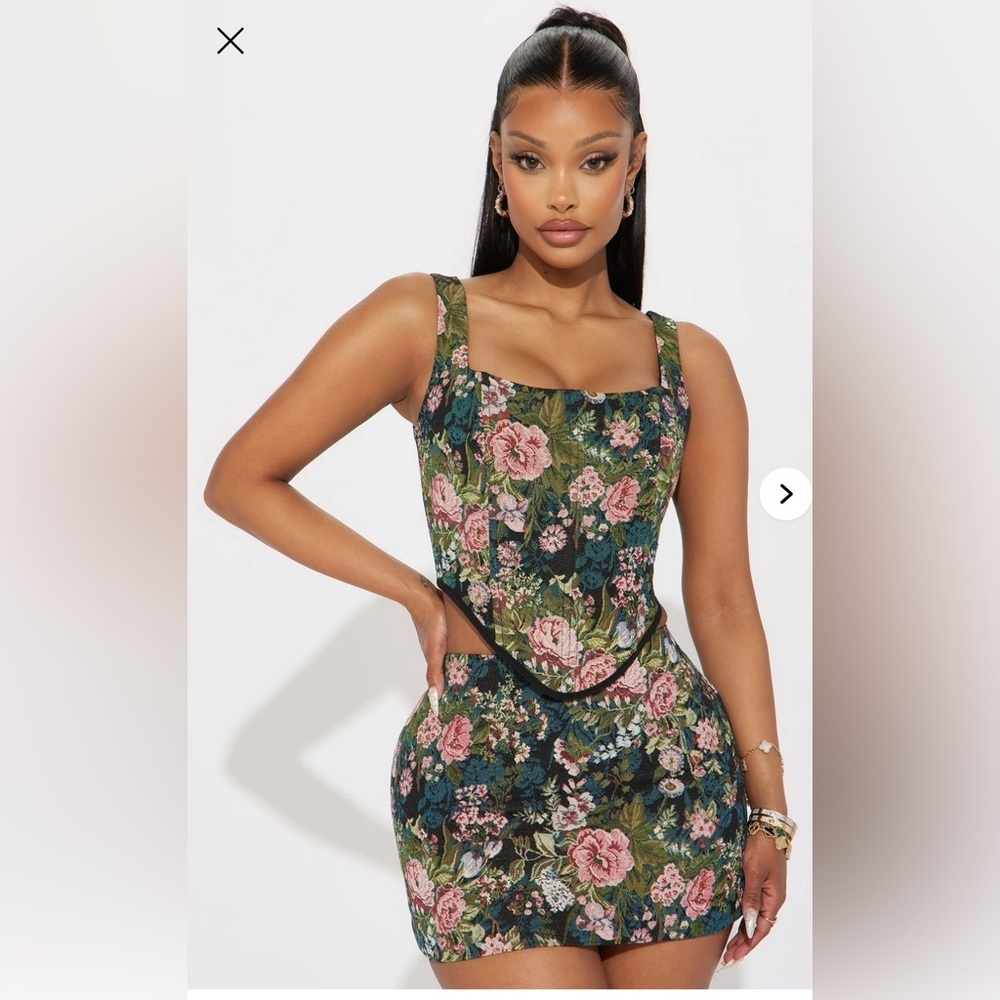Fashion Nova Major Vibe Floral Skirt. Medium. New with Tags.
